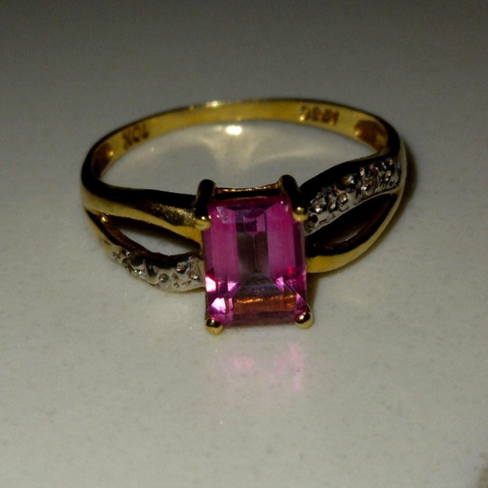 Beautiful luscious pink sapphire in solid 10k gold
